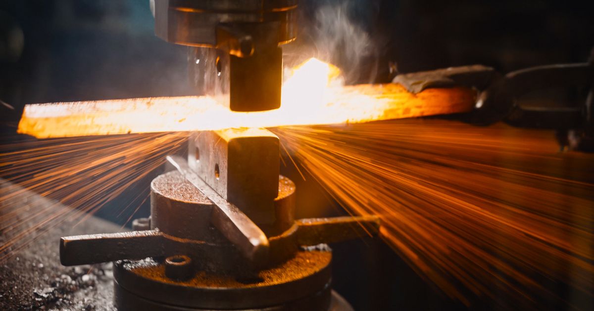Hot metalwork in a foundry — casting cleanup abrasives, Ontario
