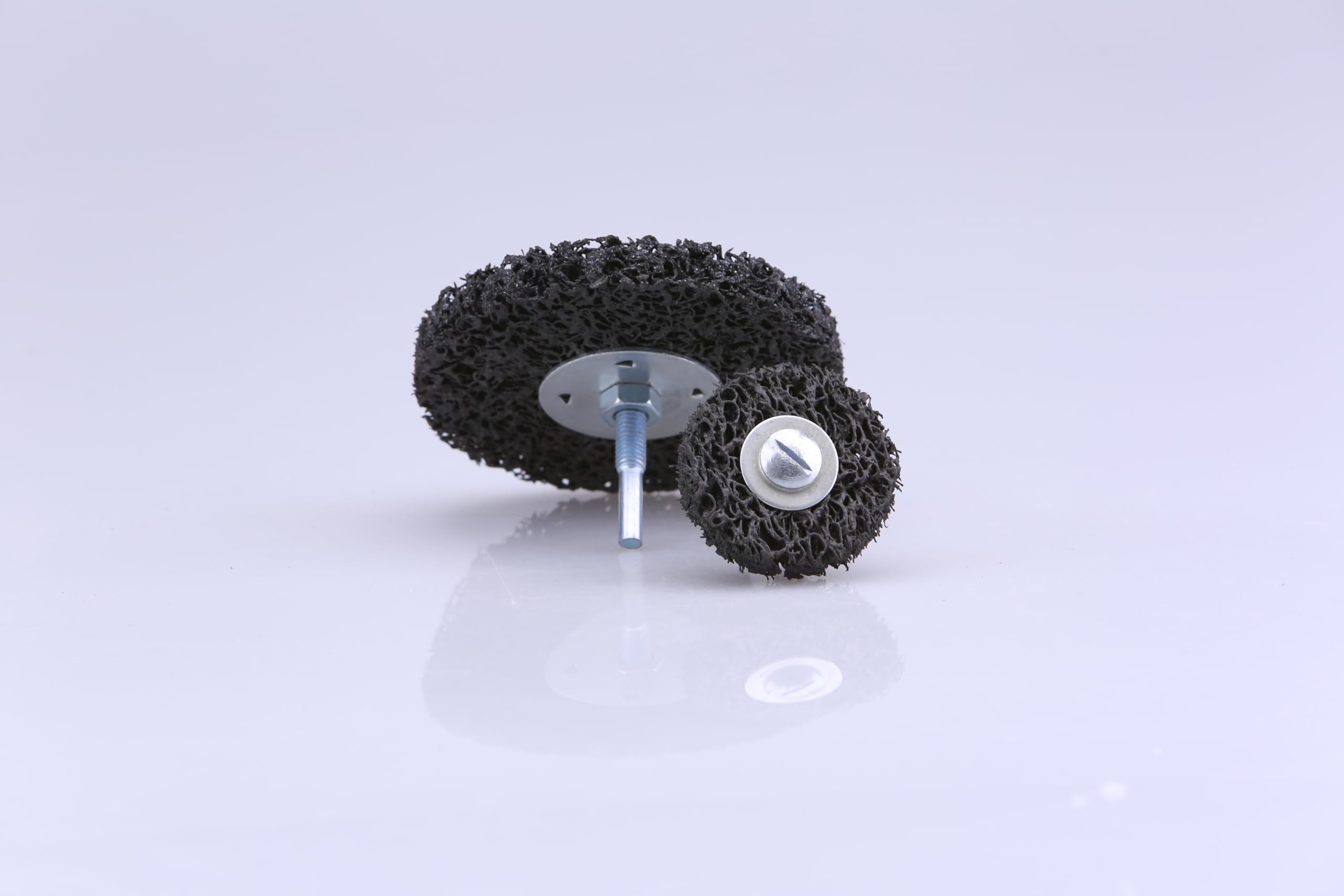 3 DISCOS - Discos de Limpieza y Decapado de 4" con Vástago de 1/4" (Negro) 4" x 1/4", RPM MÁX 4.500, Disco de Fácil Decapado, Tratamiento de Superficies, Eliminación de Óxido, Pintura, Pegamento, Descalcificación (Medio)