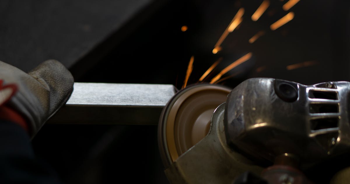 Angle grinder with an abrasive disc on steel — flap disc vs fibre disc, Ontario