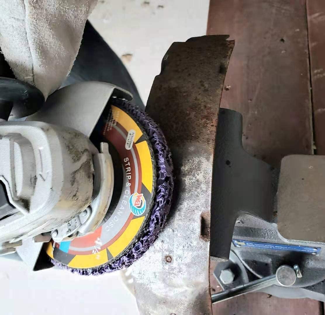 Whitby Abrasives 7-inch purple strip and clean disc for paint and rust removal on angle grinders